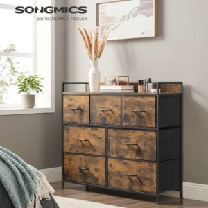 Cómoda SONGMICS: mueble organizador de tela con 7 cajones, asas y estructura metálica resistente, ideal para dormitorio.
